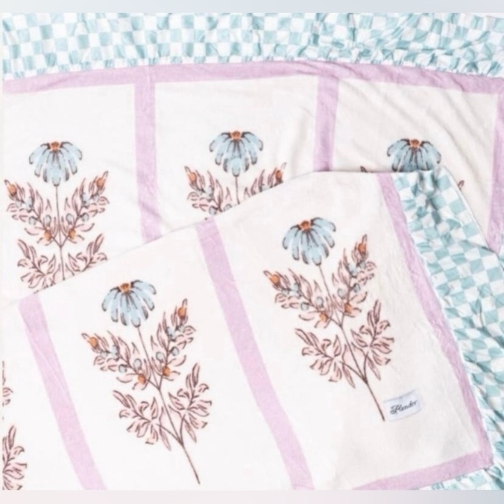 BRAND NEW IN BAG Plunder Design Exclusive
Floral Blanket 57 X 80